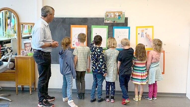 Bundestagsabgeordneter Johann Saathoff beim Politik-Projekt der Kindertagesstätte Upstalsboom. Foto: privat