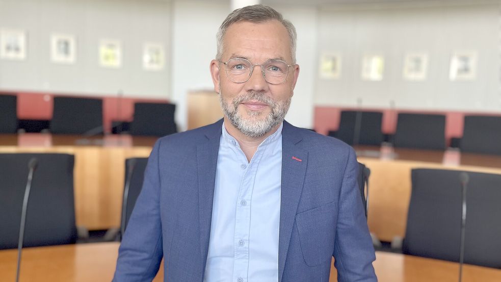 Michael Roth (53) im Saal des Auswärtigen Ausschusses im Bundestag in Berlin. Zum Ende der Legislatur hört der bekannte SPD-Politiker auf. Der Politikbetrieb habe sich gewandelt. Foto: Rena Lehmann