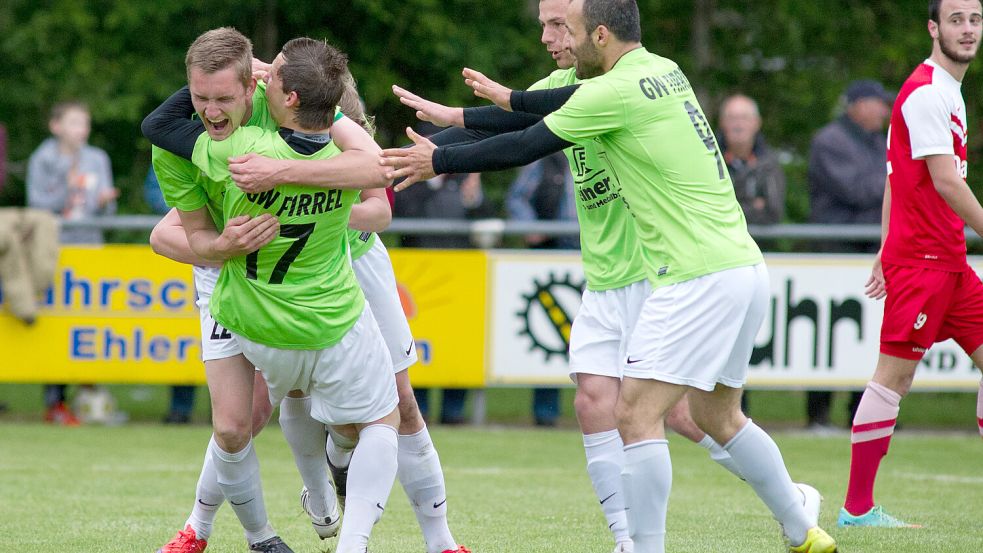 Andre Lücht (links) ist der einzige Spieler, der auch schon beim Finaleinzug 2015 dabei war. Das Bild zeigt ihn beim damaligen Halbfinalsieg gegen GVO Oldenburg. Archivfoto: Barth