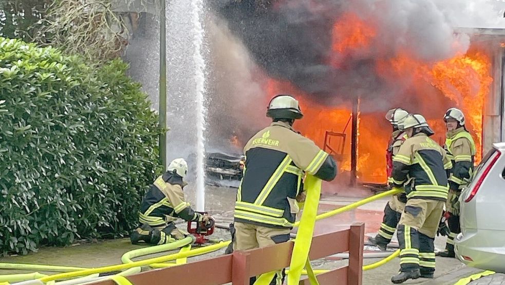 Zahlreiche Einsatzkräfte aus Loga waren vor Ort. Foto: Nording