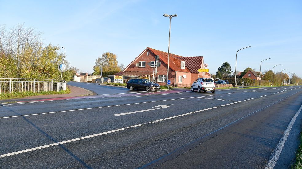 Die Kreuzung der Loppersumer Straße auf die B210 sorgt regelmäßig für Unzufriedenheit bei Einwohnern und der Politik. Foto: Wagenaar/Archiv
