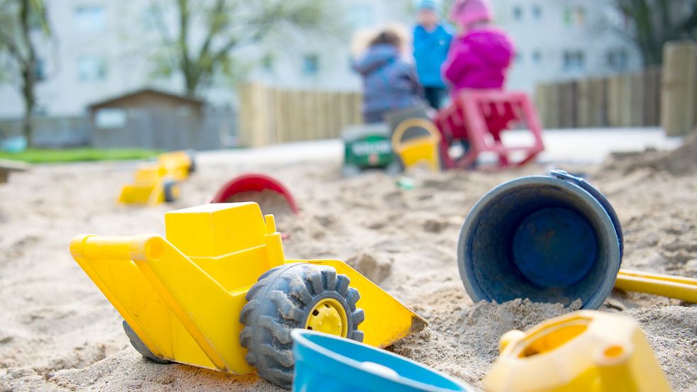 An Kinderbetreuung werden heutzutage hohe Anforderungen gestellt. Foto: Monika Skolimowska/dpa