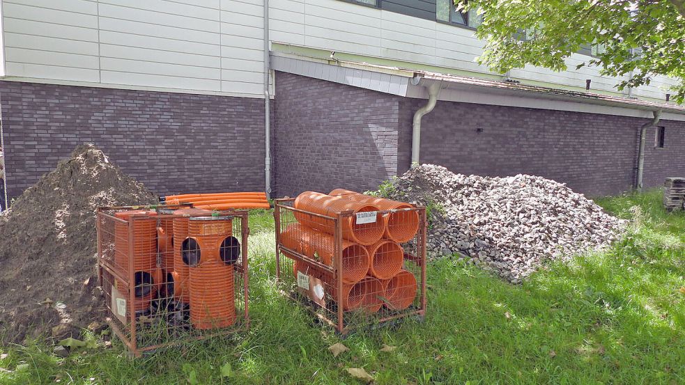 Die Vorbereitungen zum Einbau einer Drainage sind gestoppt worden.
