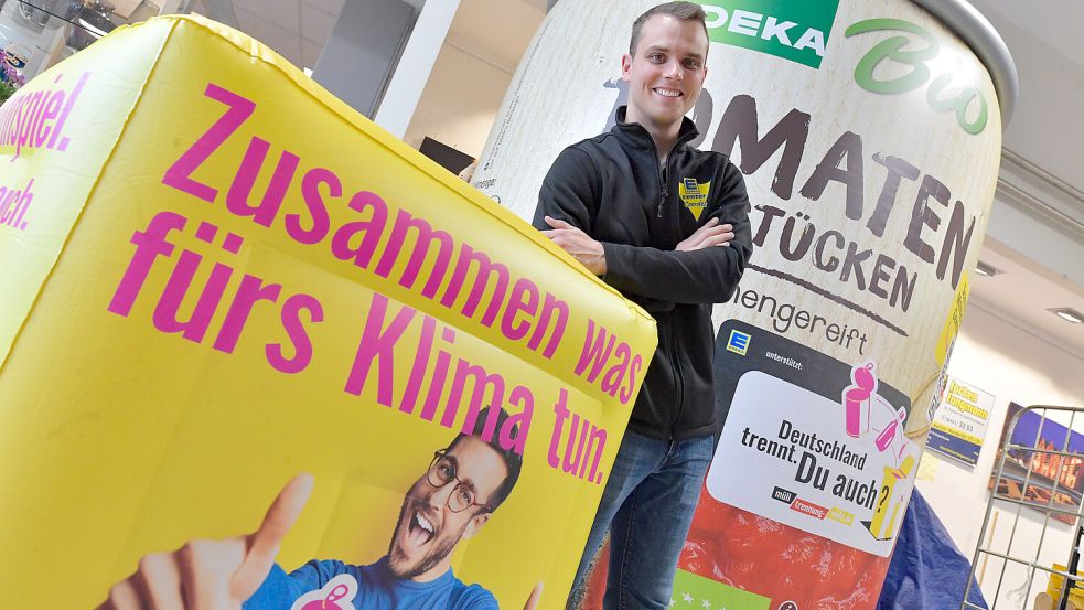 Jann Bargmann, Marktleiter im E-Center Coordes, beteiligt sich an der Kampagne der dualen Systeme. Foto: Ortgies