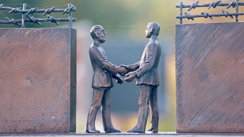 34 Jahre nach der Wiedervereinigung bleiben Unterschiede zwischen Ost und West. Und manche Ungerechtigkeit scheint noch nicht aus dem Weg geräumt Foto: Matthias Bein/dpa