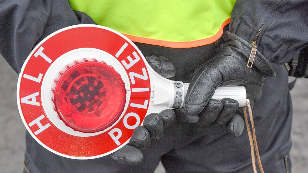 Deutsche Polizisten sollen Migranten mit einem Transporter über die Grenze nach Polen gebracht haben. Foto: dpa/Patrick Pleul