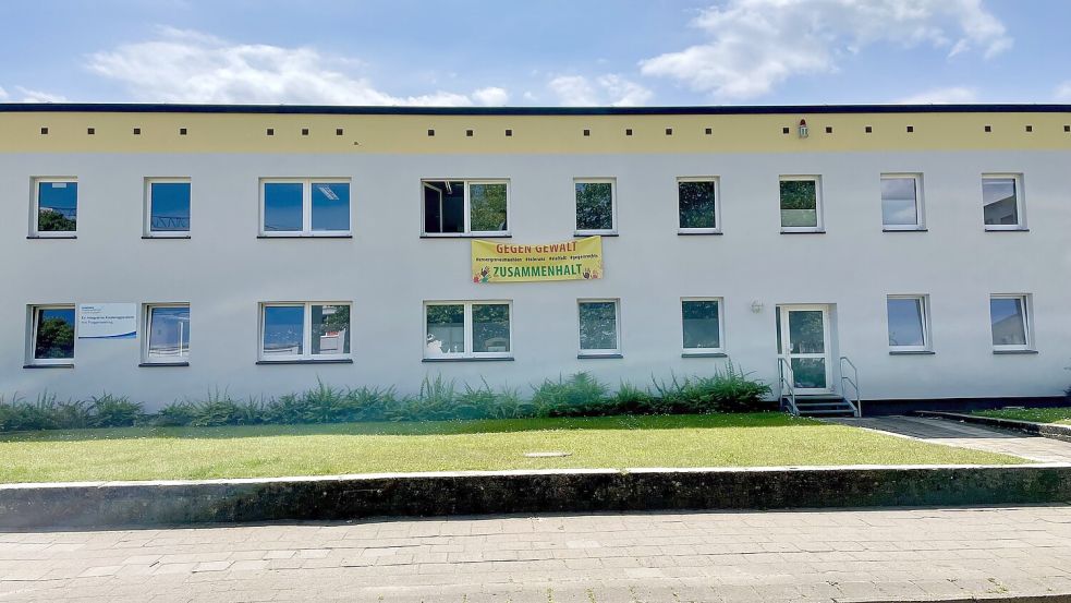 Zeichen setzen in der Plattenbausiedlung nach dem rassistischen Vorfall am Grevesmühlener Ploggenseering. Foto: Karolina Meyer-Schilf