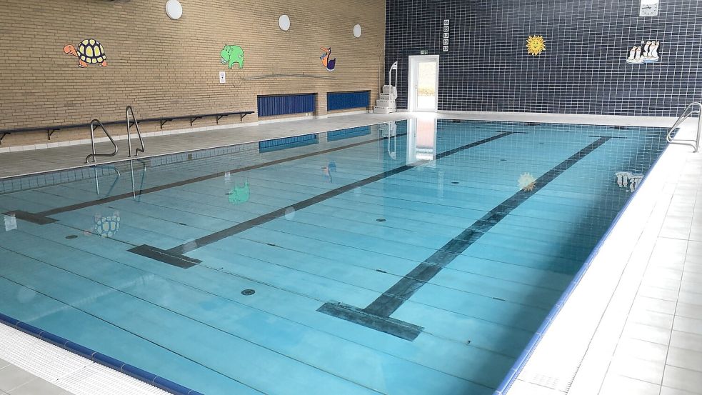 Wer im Schwimmbad in Hesel seine Bahnen ziehen will, muss sich noch gedulden. Foto: Archiv