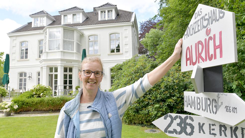 Ute Wilters leitet das Hochzeitshaus in Aurich seit 15 Jahren. Foto: Ortgies