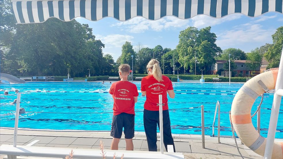 Auch im Van-Ameren-Bad startete am Samstag die Saison. Um 9 Uhr, als das Bad öffnete, waren die Frühschwimmer zur Stelle.