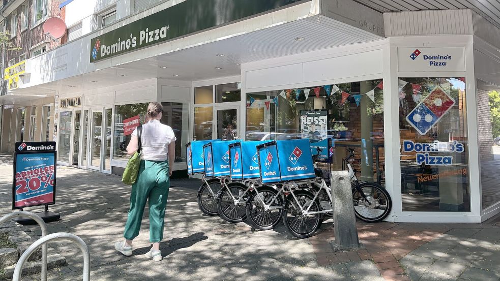 Seit dem 25. Juni 2024 ist die erste Niederlassung von „Domino‘s Pizza“ in Ostfriesland eröffnet. Sie befindet sich in Emden an der Großen Straße. Fotos: Hanssen