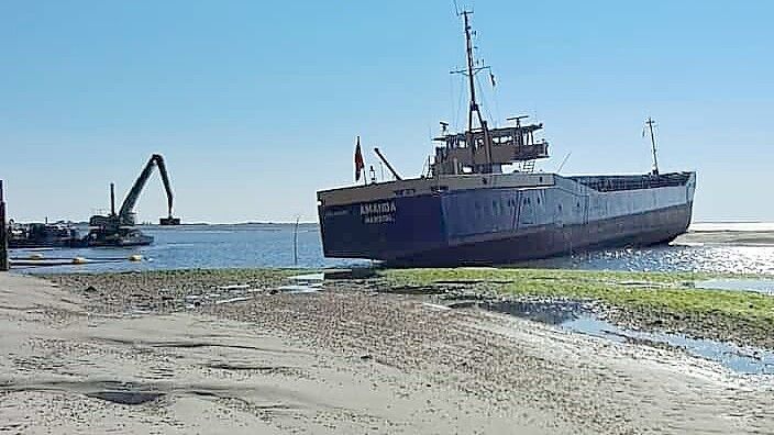 Der Frachter lag quer vor der Hafenzufahrt Wangerooge - an „Amanda“ kam keiner vorbei. Foto: SY „Pilarica“
