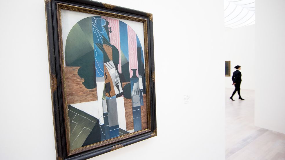 Auch das Bild „Stillleben (Geige und Tintenfass)„ aus dem Jahr 1913 des spanischen Malers Juan Gris (1887 - 1927) war Gegenstand von Beratungen der Limbach-Kommission. Eine Rückgabe wurde abgelehnt. Foto: dpa/picture-alliance