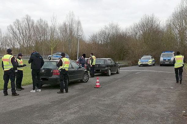Auch an der Jann-Berghaus-Brücke führten die Beamten Kontrollen durch. Bild: Polizei