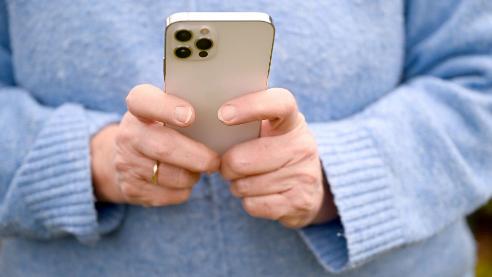 Ständiges Online sein kann für einige auch zur Belastung werden. Foto: dpa/Bernd Weißbrod