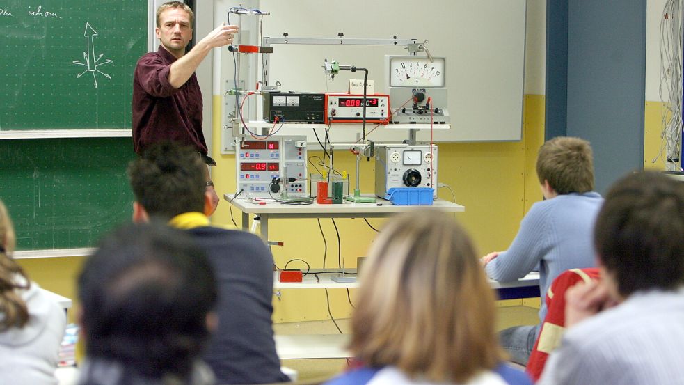 Etwa 1600 Lehrer für Fachpraxis geben an Berufsschulen in Niedersachsen praktischen Unterricht. Foto: Bernd Weißbrod/dpa