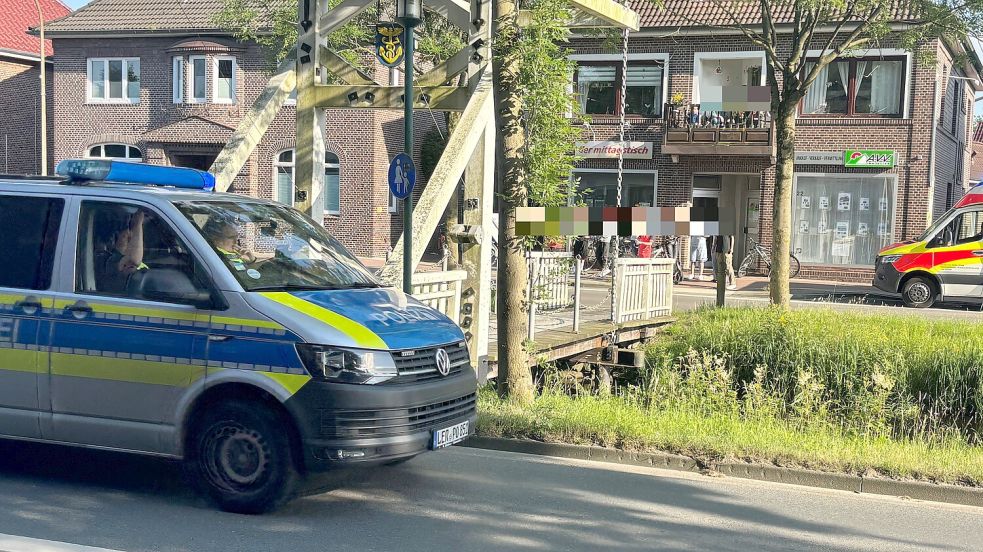 Mehrere junge Leute haben sich am 24. Juni 2024 am Rhauderfehner Untenende geprügelt. Auch die Polizei musste anrücken – wie so häufig in der jüngeren Vergangenheit. Foto: Zein
