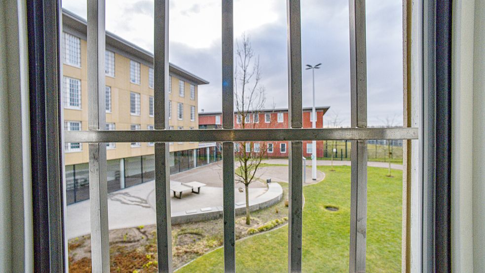 In der JVA Heidering nahe Berlin haben die Mitarbeiter bereits ungute Erfahrungen mit Clan-Mitgliedern gemacht. Foto: IMAGO/Funke Foto Services