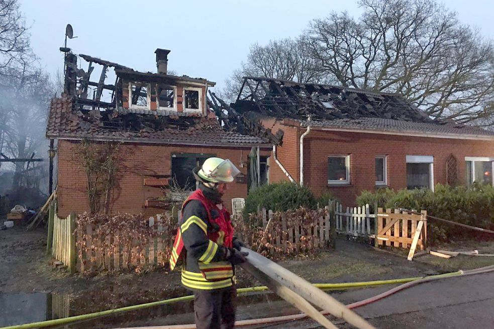 Gegen 7.30 Uhr war das Feuer gelöscht. Bild: Janßen