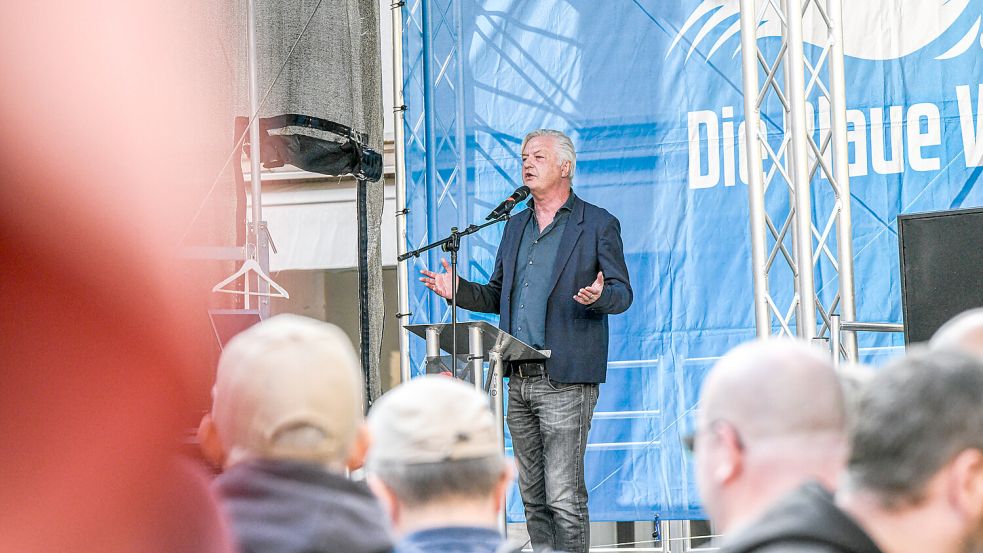 Compact Volksfest und Gegendemonstration Foto: Jason Tschepljakow