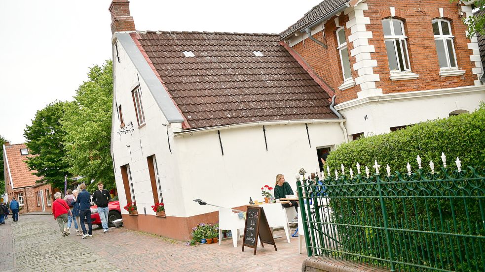 In diesem Gebäude in der Mühlenstraße in Greetsiel eröffnet das „Café Lili“. Foto: Wagenaar