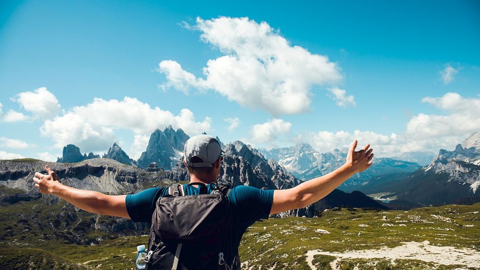 Die acht Tageswanderungen des Nockberge-Trails führen auf den Falkert und auf weitere Kuppen mit prächtigen Weitsichten. Foto: Unsplash/Anders Nielsen
