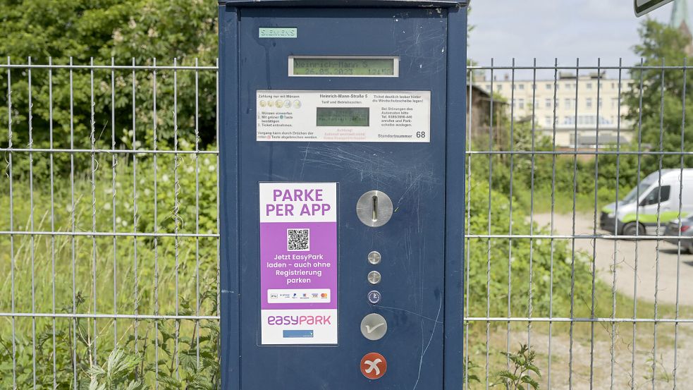 Auch an Parkscheinautomaten ist seit einiger Zeit manchmal das bargeldlose Bezahlen möglich. Foto: IMAGO/Schöning