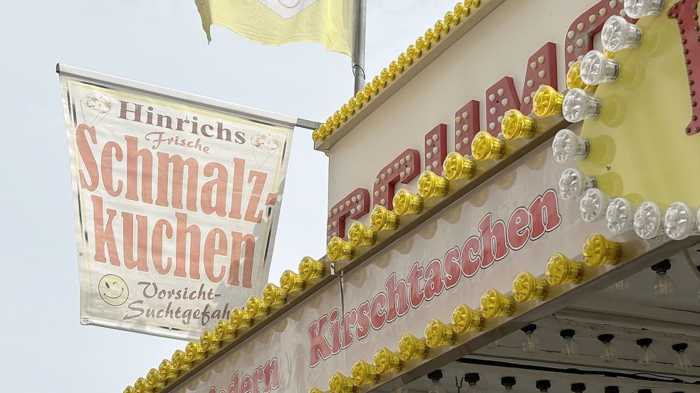 Das vegetarische und vegane Essensangebot umfasst die Klassiker: Crêpes, Schmalzkuchen, Pommes, Champions. Foto: Pentzlin