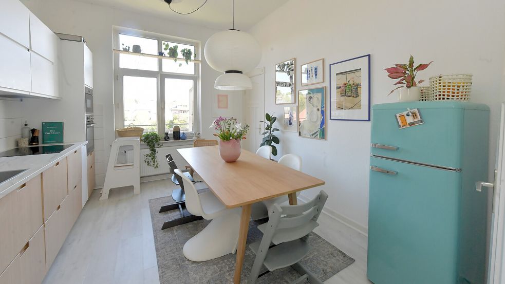 Die Küche ist etwas schlichter gestaltet als das Wohnzimmer. Foto: Ortgies