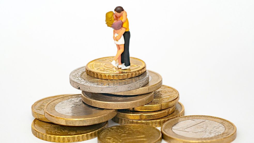 Früher oder später schmieden Paare Pläne – und damit taucht zwangsläufig die Frage nach den Finanzen auf. Foto: Unsplash/Mathieu Stern