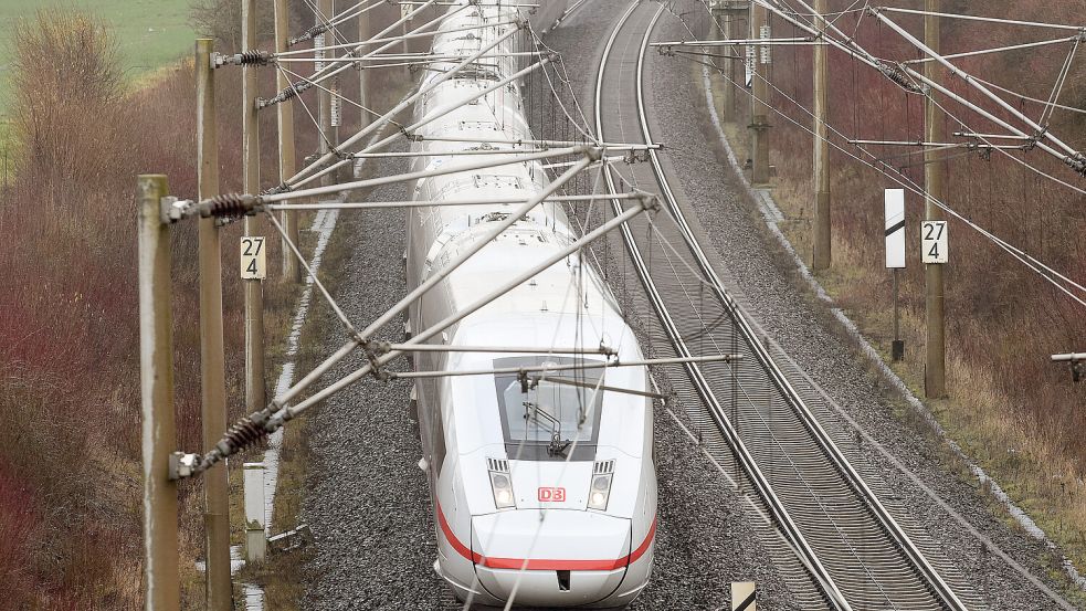 Auf der Bahnstrecke zwischen Bremen und Hamburg kommt es im Fernverkehr zu Problemen. Foto: dpa/Holger Hollemann