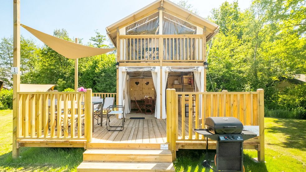 Camping mal anders: Beim Glamping wird der Luxus einer bequemen Unterkunft mit der Romantik eines Outdoor-Urlaubs kombiniert. Foto: Papillon Country Resort