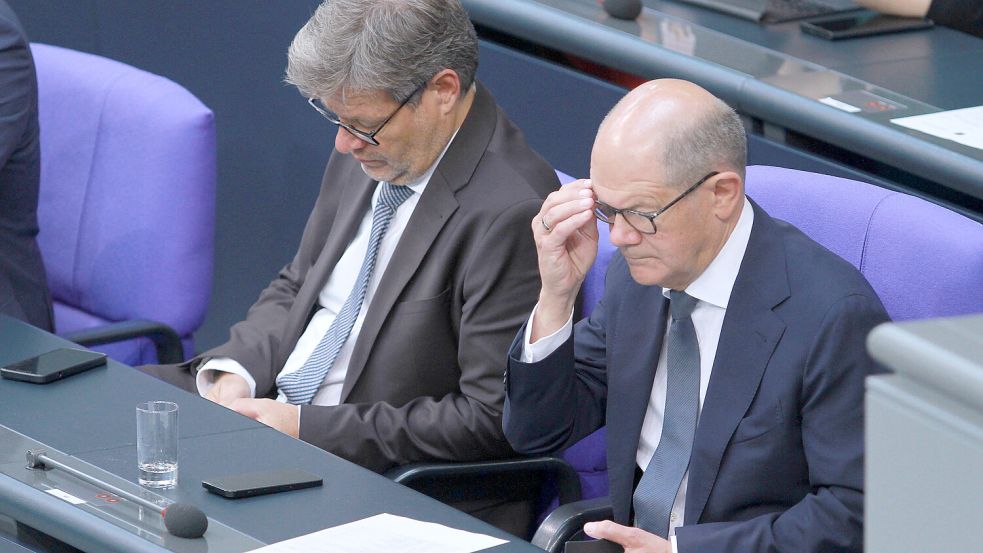 Wirtschaftsminister Robert Habeck hat Germanistik, Philosophie und Philologie studiert - Bundeskanzler Olaf Scholz entspricht mit seinem Jurastudium der Studienwahl vieler Bundestagsabgeordneter. Foto: IMAGO/dts Nachrichtenagentur