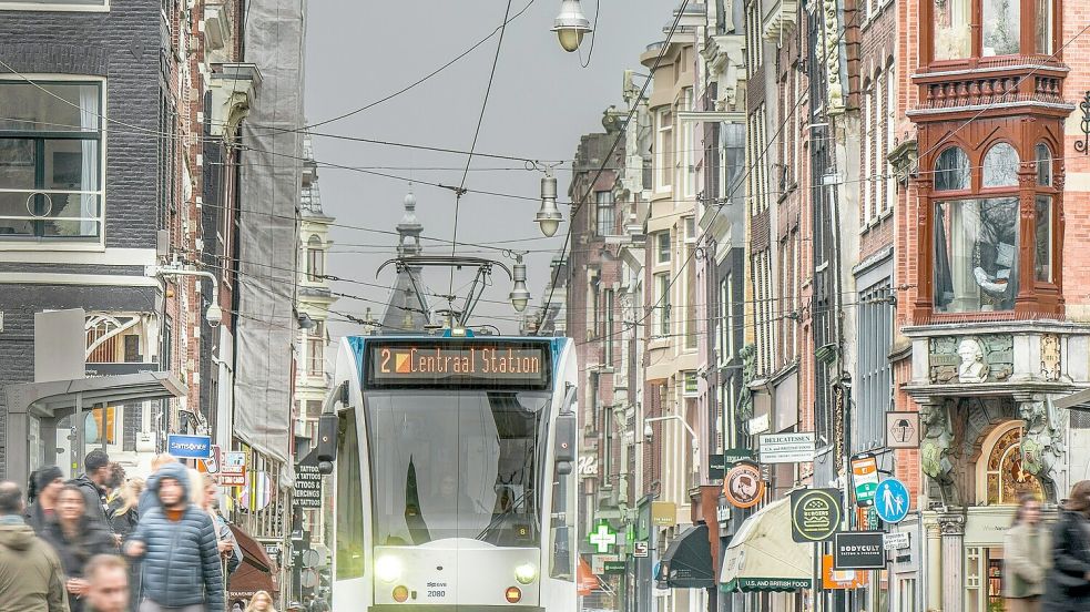 Amsterdam erwartet jährlich 25 Millionen Besucher – bei nicht einmal einer Million Einwohnern. Das sorgt immer wieder für Konflikte. Foto: unsplash/Jakub Żerdzicki