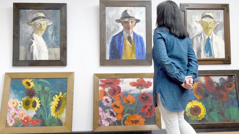 Der Maler des Nordens: Gemälde von Emil Nolde sind im Bildersaal des Nolde-Hauses Seebüll in Neukirchen (Schleswig-Holstein) zu sehen. Foto: dpa/Carsten Rehder