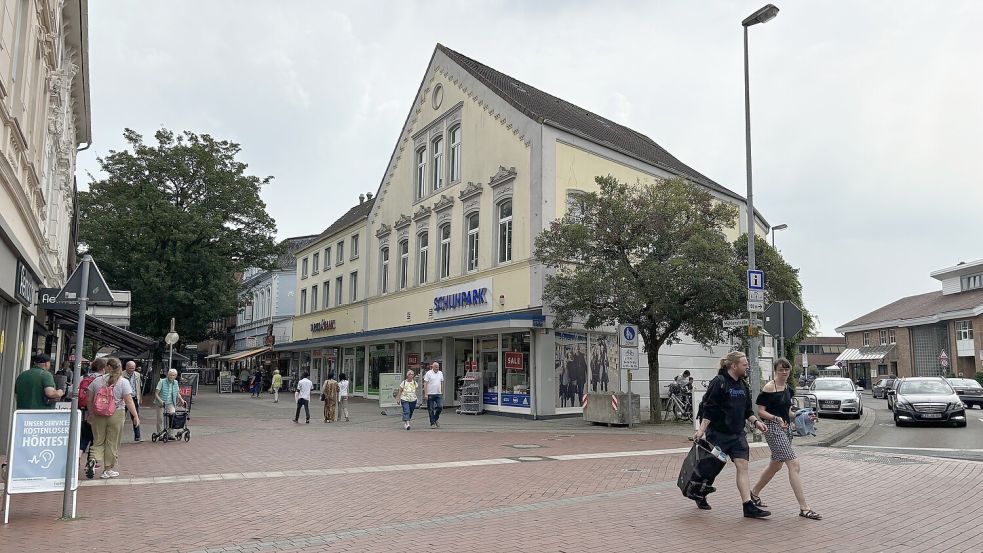 Zwischen Ledastraße (im Bild) und Denkmalsplatz sollte der Komplex entstehen. Foto: Bothe
