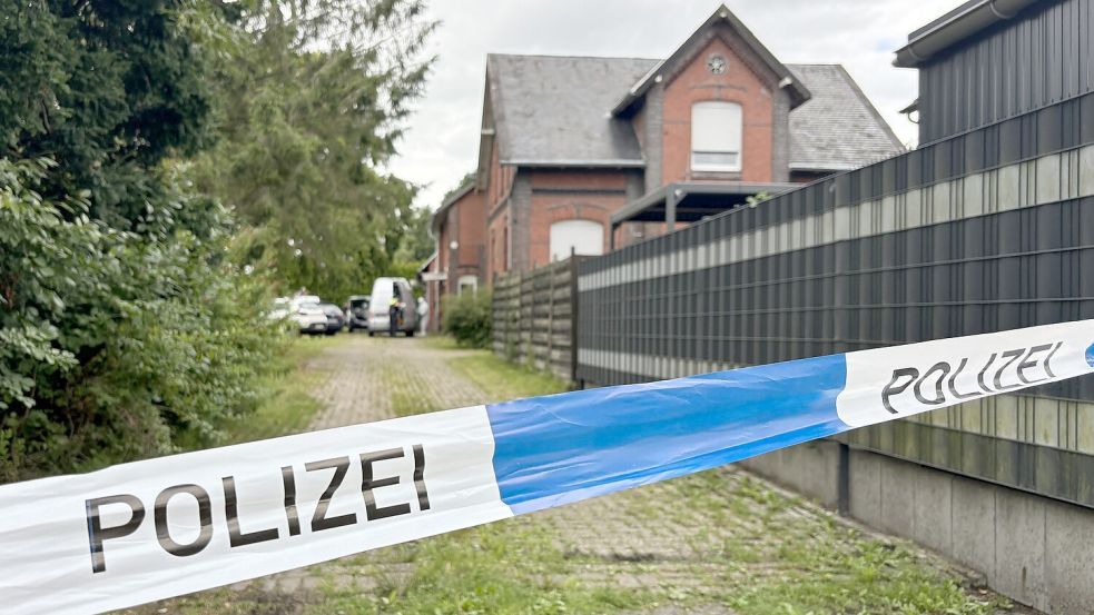 Die Polizei hatte am Sonntag die Auffahrt abgesperrt. Foto: Bothe