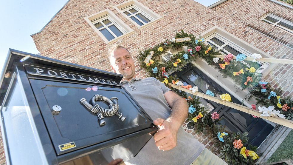 Ein Bogen zum Einzug: Familie Janssen wagt den Neustart. Foto: Ortgies
