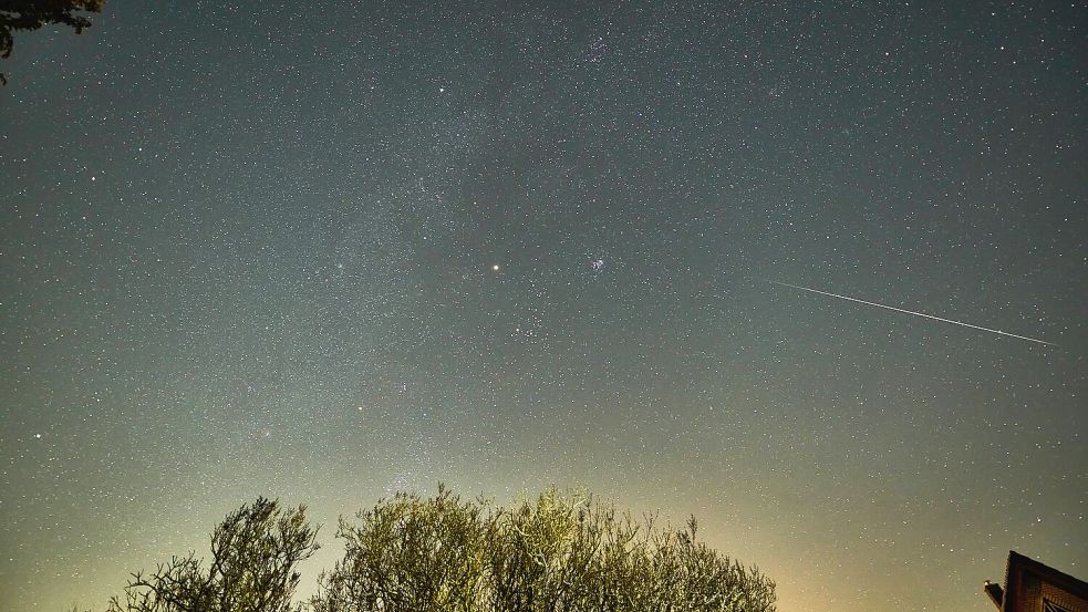 Die Erde streift auch in diesem Jahr die Umlaufbahn der Perseiden. Foto: IMAGO/Ingo Wächter