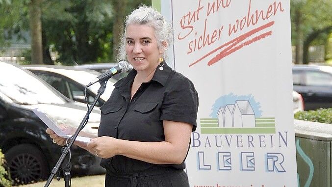 Die Enkelin des 1996 verstorbenen Leeraner Bildhauers Karl-Ludwig Böke, Katharina Birch, hielt eine Rede. Foto: privat