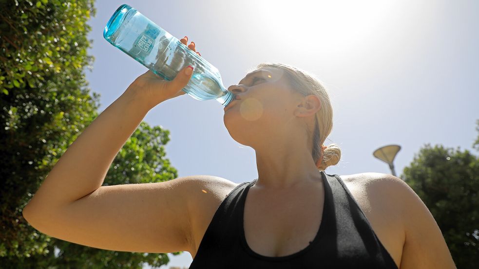 Viel zu trinken ist gerade bei Hitze wichtig. Foto: Margais/dpa
