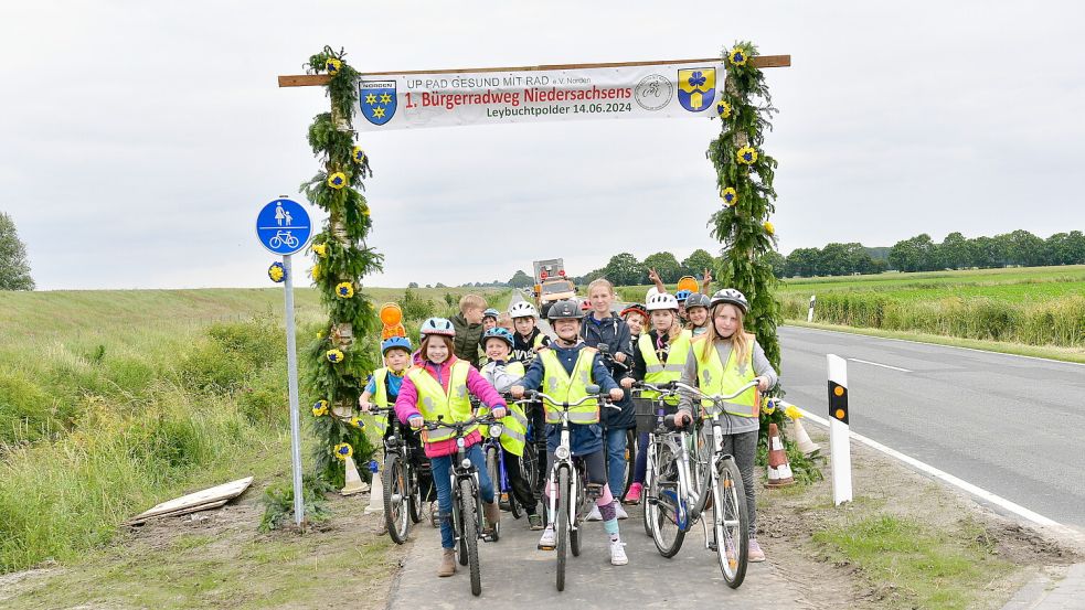 Bei Greetsiel wurde vor kurzem der Bürgerradweg eingeweiht, nun soll auch in Campen ein Wirtschaftsweg eine Aufwertung erfahren. Foto: Wagenaar/Archiv