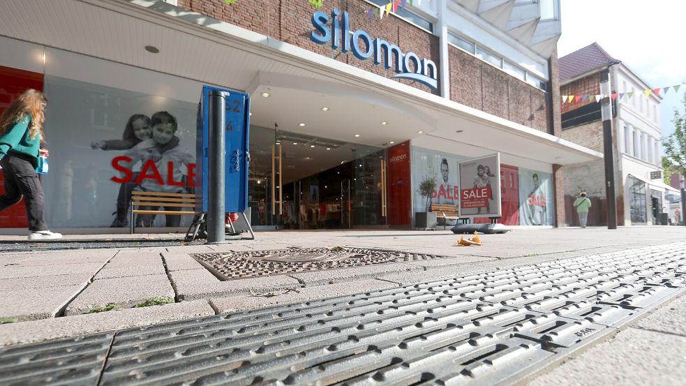 Trotz neuer Abflussrinne gab es im Modehaus Silomon einen großen Wasserschaden. Foto: Romuald Banik