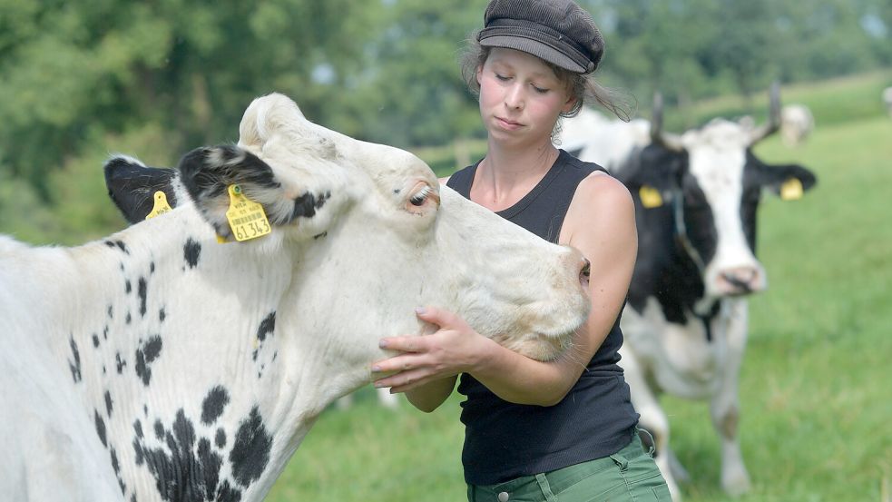 Maren Osterbuhr hat ihre Tiere im Blick. Foto: Ortgies