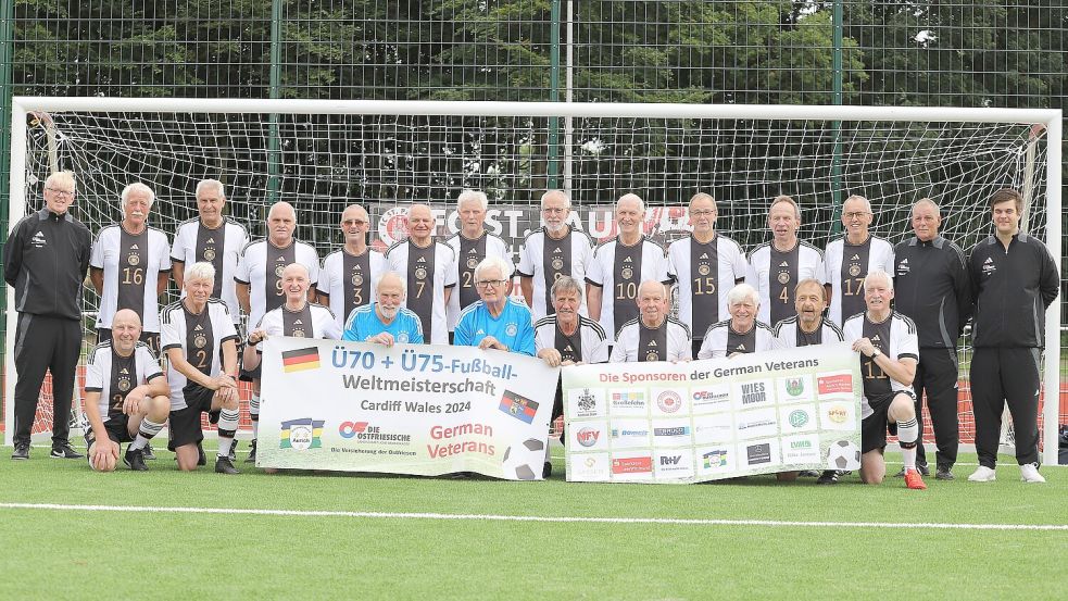 Diese Ü70-Fußballer gehen für die „German Veterans“ bei der Weltmeisterschaft in Wales an den Start. Erstmals wurde auch eine deutsche Ü75 gemeldet. Foto: Wilfried Gronewold