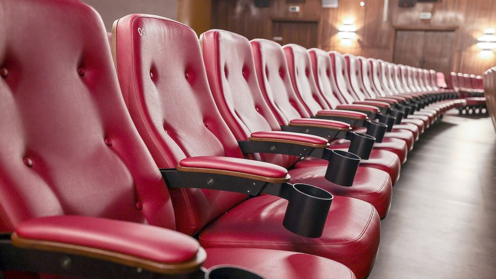 Zwar gibt es in der Norder Bürgerstiftung keine klassischen Kinosessel – ein besonderes Filmerlebnis steht den Nordern dennoch bevor. Foto: DPA