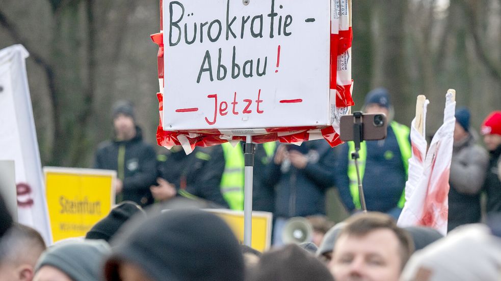 Vor allem „überbordende Bürokratie“ macht den Standort Deutschland nach Ansicht von Mittelständlern zunehmend unattraktiv. Foto: dpa-Bildfunk