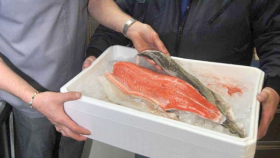 Manche Fischhändler legen beim Kauf der Ware Wert auf die Herkunft. Foto: Archiv