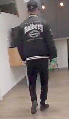 Mit diesem Foto fahndet die Polizei nach einem der Täter. Foto: Polizeiinspektion Cloppenburg/Vechta