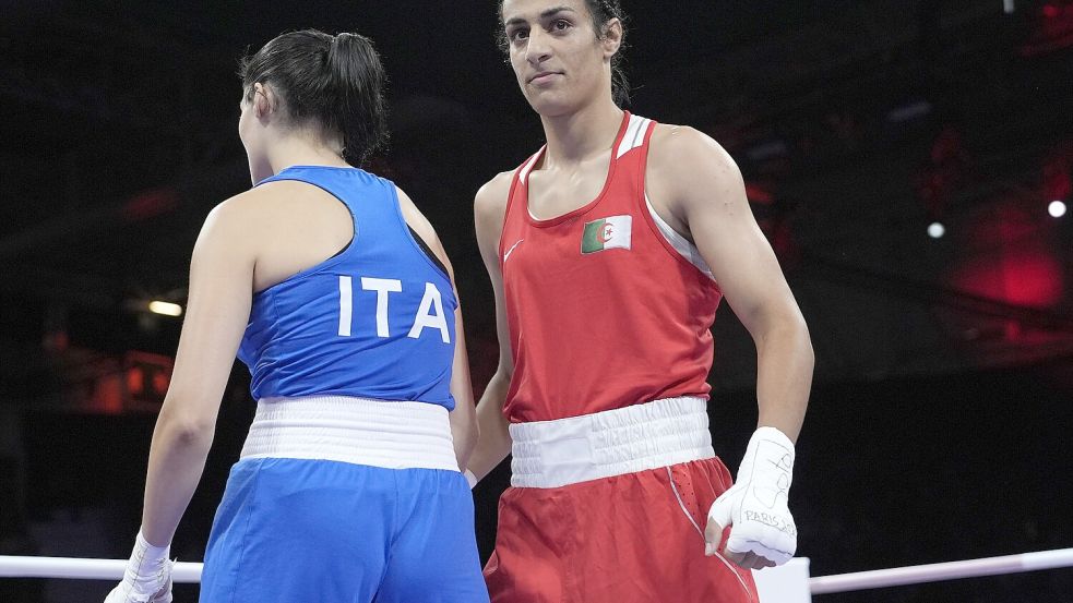 Verzerrter Wettbewerb: die algerische Boxerin Imane Khelif (rechts) neben der unterlegenen Italienerin Angela Carini Foto: AP/John Locher